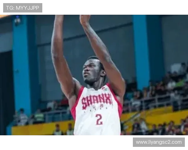 法耶半场4中3砍10分3板2助2断引领球队攻防节奏表现全面