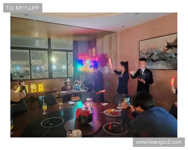 南京男篮节日分享：礼物与欢乐同行，队员们的运动精神与温馨时刻